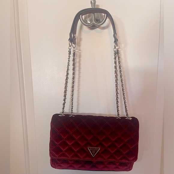 Guess red velvet bag. Brand new without tags - Picture 1 of 6